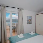 Hema *