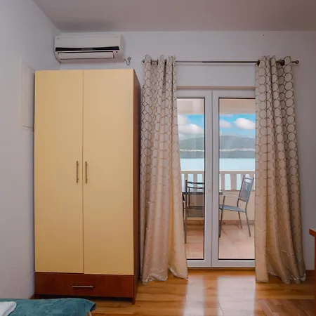 Hema Apartament *