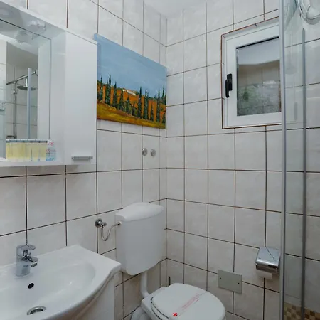 Hema Apartament *